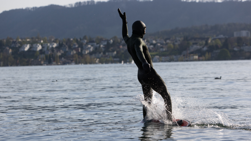 Mit dem Brett &uuml;ber den See pumpen? Klar!