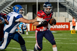 Spass mit Flaggen am Swiss Bowl