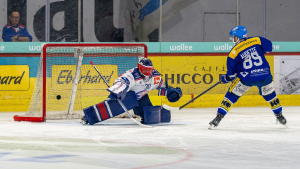 Daniel Audette sichert dem EHC Kloten mit seinem Treffer den Derby-Sieg